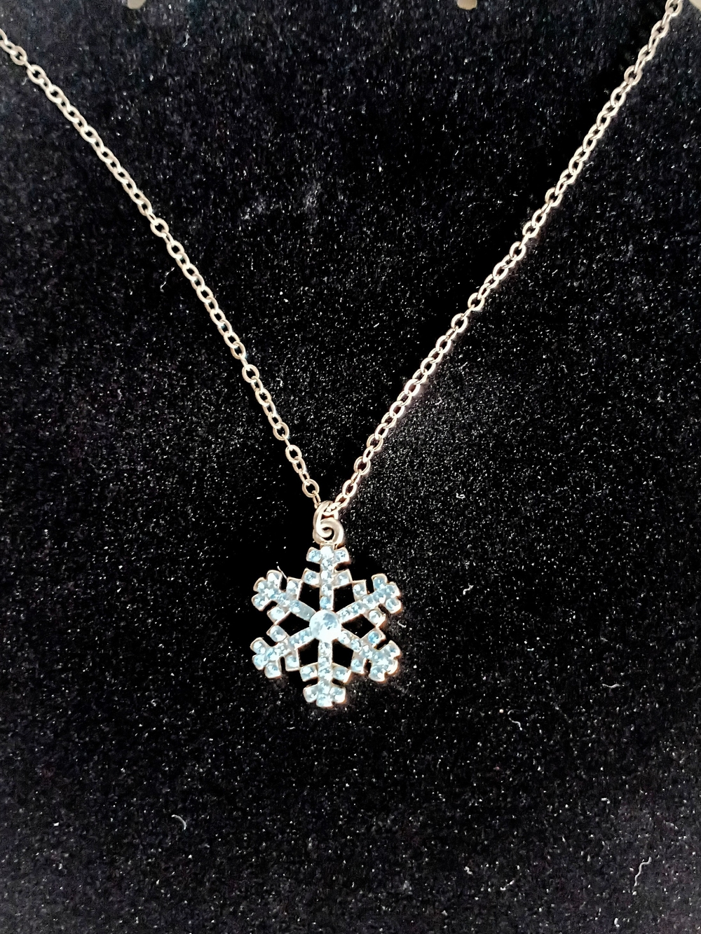 Snowflake Pendant Necklace with Light Blue Stones